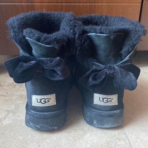 Uggs Bailey Bow II Short Velvet Black Winter Boots - Picture 1 of 6